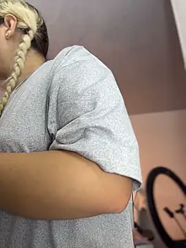 Irisweet  online show from 02/25/26, 09:02