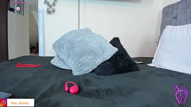 danielasexya1 online show from 03/02/25, 08:18