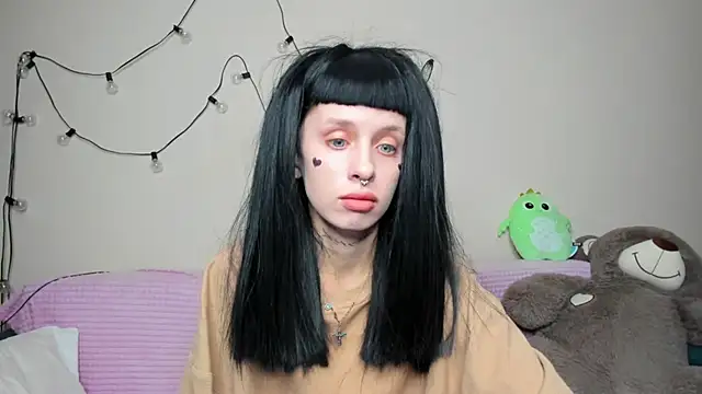 Snapshot of FlowerOfSin2001 chatting on 09/21/25, 04:30 FlowerOfSin2001 online show from 09/21/25, 04:30