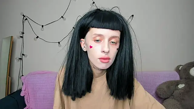 Snapshot of FlowerOfSin2001 chatting on 10/01/25, 02:45 FlowerOfSin2001 online show from 10/01/25, 02:45