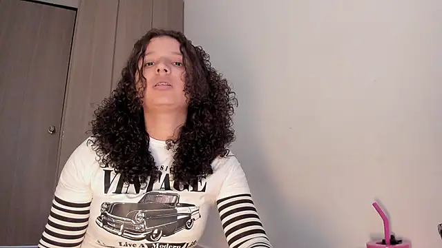 Snapshot of Cositarica_ chatting on 10/04/25, 02:37 Cositarica online show from 10/04/25, 02:37