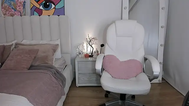 Daniela Miller  online show from 10/17/25, 10:56