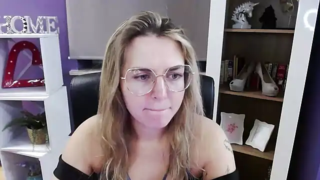 Zoey Erotic online show from 11/25/25, 05:29