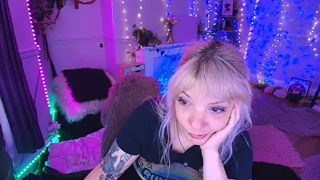 AliceW0lf online show from 04/28/26, 08:47