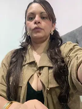 Snapshot of Kataliina chatting on 03/09/25, 01:46 Kataliina online show from 03/09/25, 01:46