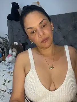 Snapshot of Kataliina chatting on 11/21/25, 12:54 Kataliina online show from 11/21/25, 12:54