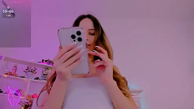 Snapshot of Alice_in_the__Wonderland chatting on 01/21/25, 06:43 Alice in the Wonderland online show from 01/21/25, 06:43