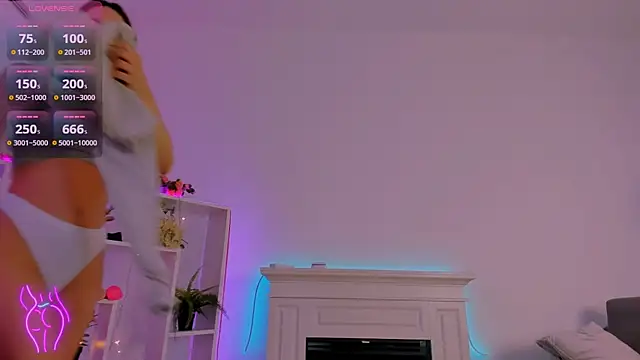 Snapshot of Alice_in_the__Wonderland chatting on 02/05/25, 01:11 Alice in the Wonderland online show from 02/05/25, 01:11