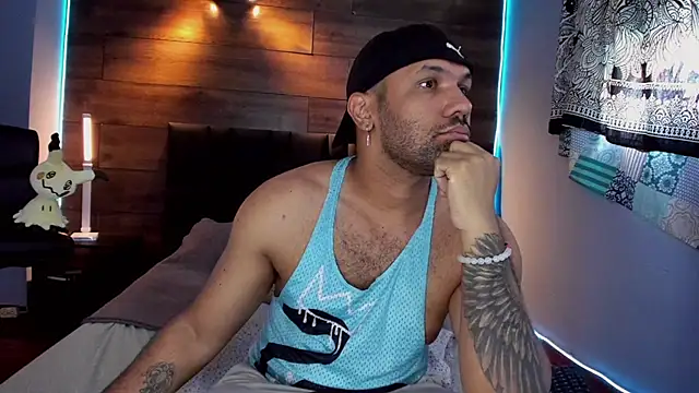 Snapshot of anthonylatynxd chatting on 02/13/25, 03:14 anthonylatynxd online show from 02/13/25, 03:14