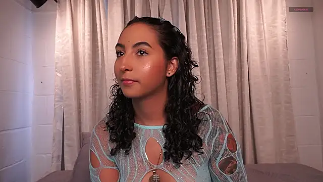 Snapshot of agatha_collins_ chatting on 09/17/25, 07:15 agatha collins online show from 09/17/25, 07:15