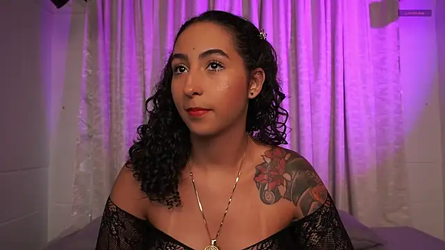 Snapshot of agatha_collins_ chatting on 09/19/25, 07:25 agatha collins online show from 09/19/25, 07:25