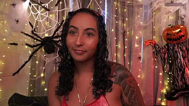 Snapshot of agatha_collins_ chatting on 10/16/25, 07:04 agatha collins online show from 10/16/25, 07:04