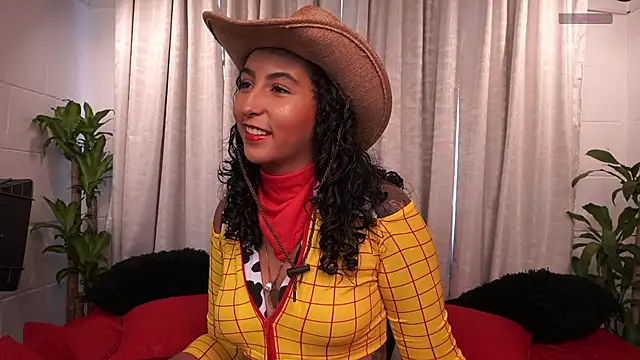 Snapshot of agatha_collins_ chatting on 10/28/25, 07:27 agatha collins online show from 10/28/25, 07:27