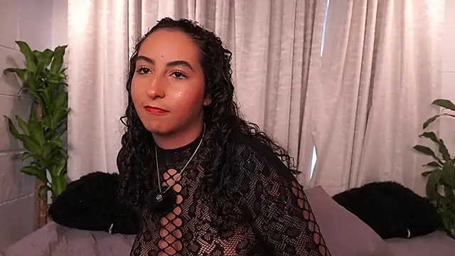 Snapshot of agatha_collins_ chatting on 12/17/25, 07:31 agatha collins online show from 12/17/25, 07:31