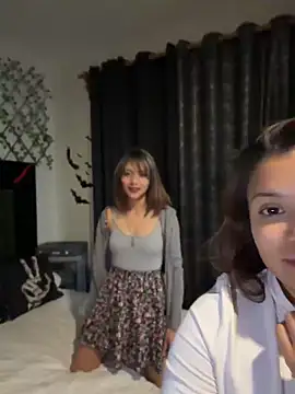 Snapshot of 3littleschoolteens chatting on 06/18/26, 08:36 3littleschoolteens online show from 06/18/26, 08:36
