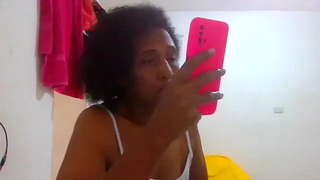 Snapshot of Aishamara chatting on 09/17/25, 04:08 Aishamara online show from 09/17/25, 04:08