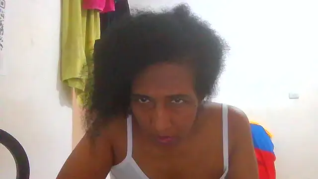 Snapshot of Aishamara chatting on 10/08/25, 07:22 Aishamara online show from 10/08/25, 07:22