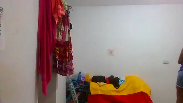 Snapshot of Aishamara chatting on 10/18/25, 11:27 Aishamara online show from 10/18/25, 11:27