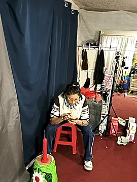 LaInsaciableIntensa online show from 11/02/25, 11:51