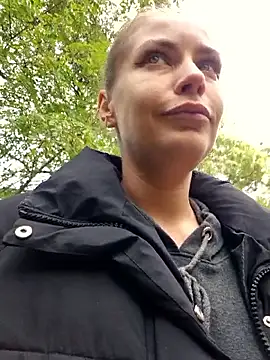 Keli Jessi online show from 10/18/25, 01:12