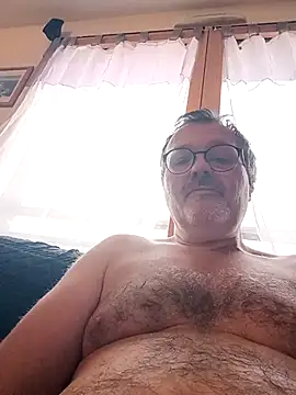 Snapshot of mike9473 chatting on 10/06/25, 04:37 mike9473 online show from 10/06/25, 04:37