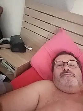 Snapshot of mike9473 chatting on 10/11/25, 08:13 mike9473 online show from 10/11/25, 08:13