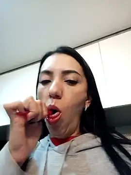 LunaZambrano online show from 02/25/25, 01:50