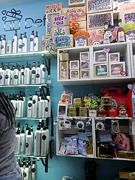 LunaZambrano online show from 09/30/25, 07:52