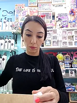 LunaZambrano online show from 10/28/25, 05:48