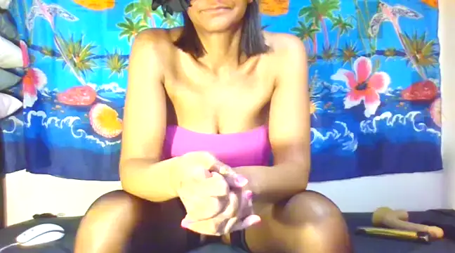 Snapshot of laetitiafun chatting on 03/03/25, 06:44 laetitiafun online show from 03/03/25, 06:44