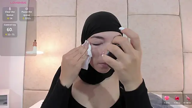 Snapshot of aisha_vs chatting on 01/17/26, 12:21 aisha vs online show from 01/17/26, 12:21