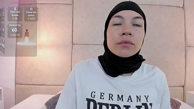 Snapshot of aisha_vs chatting on 02/06/26, 12:41 aisha vs online show from 02/06/26, 12:41