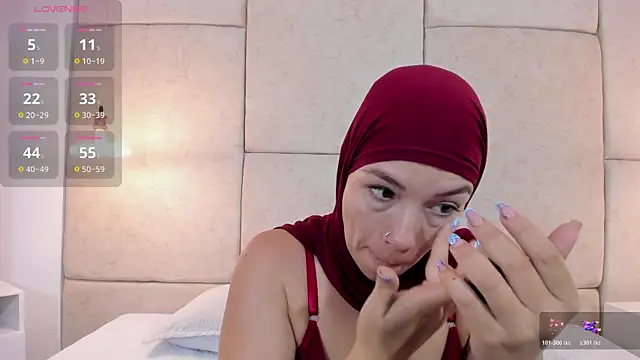 Snapshot of aisha_vs chatting on 02/11/26, 12:32 aisha vs online show from 02/11/26, 12:32