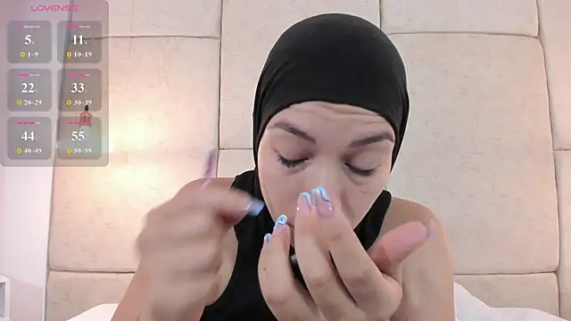 Snapshot of aisha_vs chatting on 02/19/26, 12:12 aisha vs online show from 02/19/26, 12:12