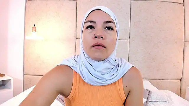 Snapshot of aisha_vs chatting on 02/25/26, 12:04 aisha vs online show from 02/25/26, 12:04