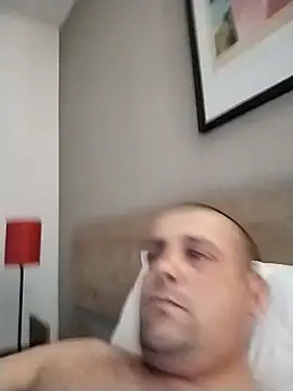 manubm03 online show from 11/25/25, 09:48