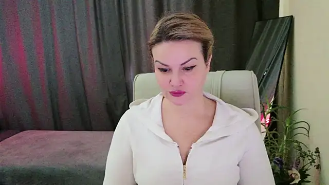 Snapshot of MishaMILF chatting on 02/25/25, 11:30 MishaMILF online show from 02/25/25, 11:30