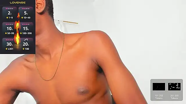 Snapshot of santi_brown chatting on 01/22/25, 10:59 santi brown online show from 01/22/25, 10:59