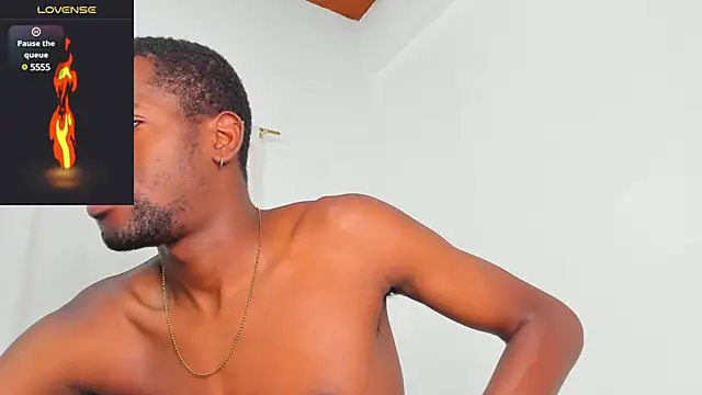 Snapshot of santi_brown chatting on 02/03/25, 11:05 santi brown online show from 02/03/25, 11:05