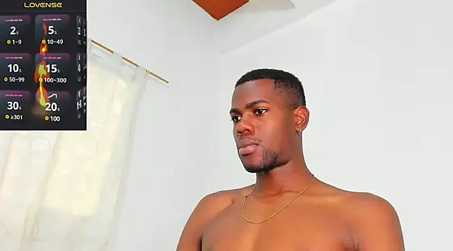 Snapshot of santi_brown chatting on 03/19/25, 10:31 santi brown online show from 03/19/25, 10:31