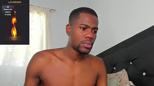 Snapshot of santi_brown chatting on 09/23/25, 07:39 santi brown online show from 09/23/25, 07:39