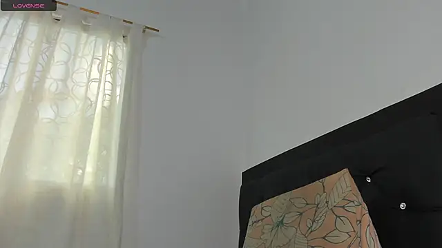 Snapshot of santi_brown chatting on 10/05/25, 07:56 santi brown online show from 10/05/25, 07:56