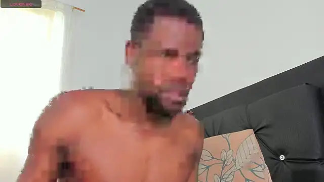 Snapshot of santi_brown chatting on 10/17/25, 06:21 santi brown online show from 10/17/25, 06:21