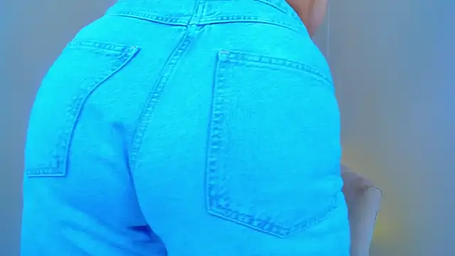 Snapshot of Carlota_peach chatting on 01/29/25, 09:23 Carlota peach online show from 01/29/25, 09:23