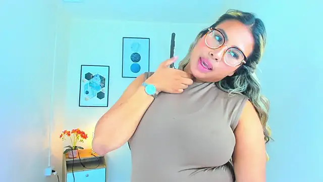 Snapshot of Carlota_peach chatting on 03/01/25, 03:10 Carlota peach online show from 03/01/25, 03:10