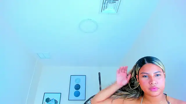 Snapshot of Carlota_peach chatting on 03/10/25, 09:43 Carlota peach online show from 03/10/25, 09:43