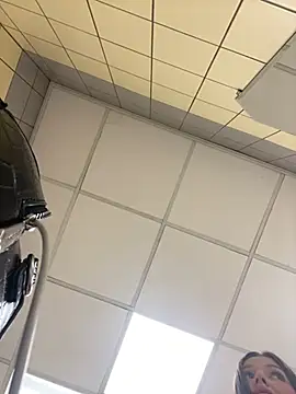 KrisMagnoly online show from 04/26/26, 05:32