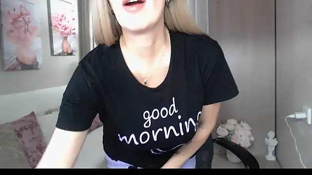 Snapshot of sensualEmilia chatting on 02/12/25, 07:56 sensualEmilia online show from 02/12/25, 07:56