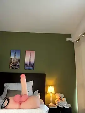 Snapshot of Antonellachic73 chatting on 02/19/25, 06:21 Antonellachic73 online show from 02/19/25, 06:21