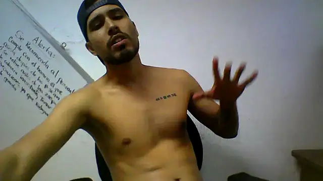 Snapshot of robinson183 chatting on 07/16/26, 12:38 robinson183 online show from 07/16/26, 12:38